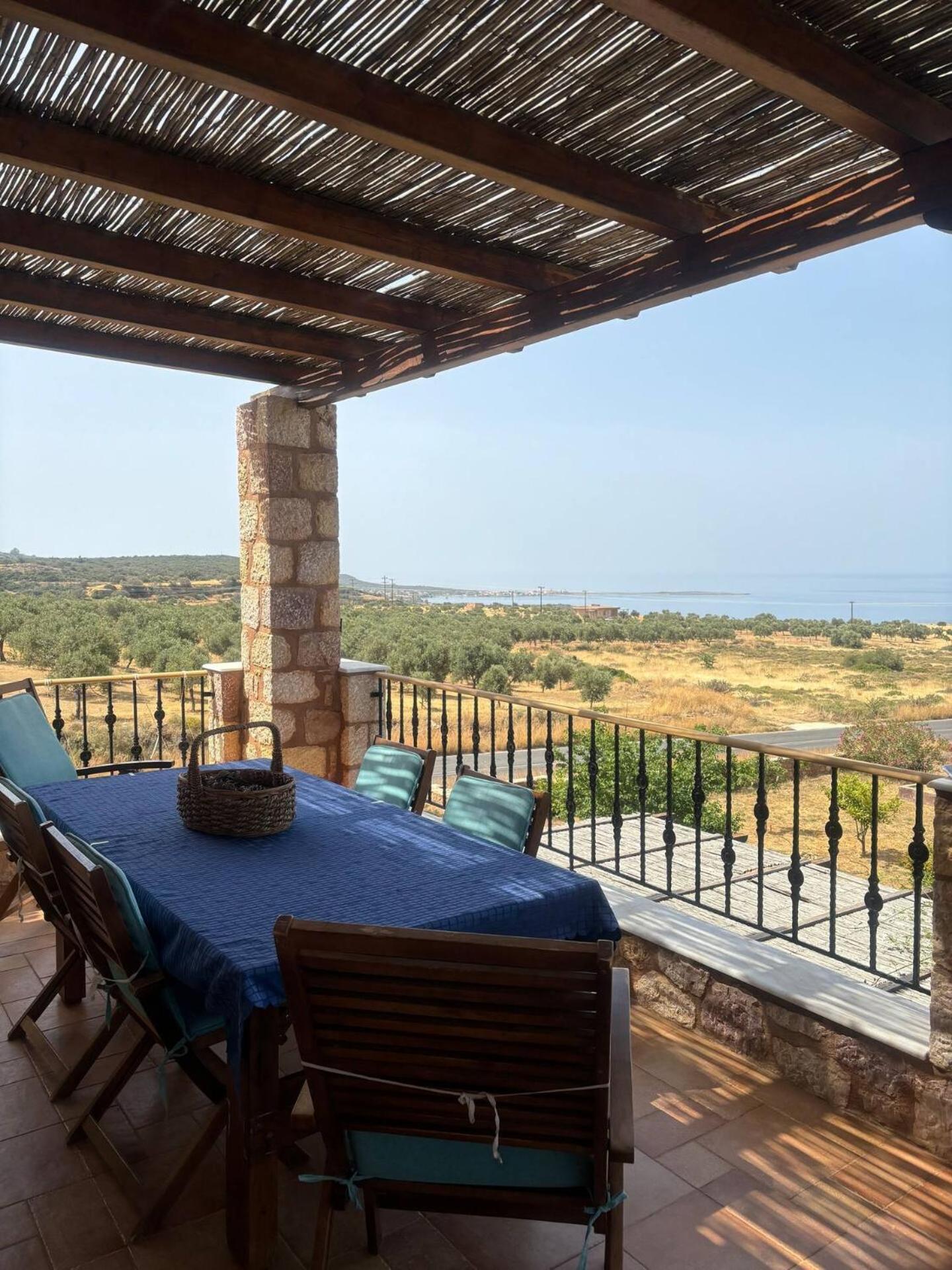 Villa “villa Othon-leni”