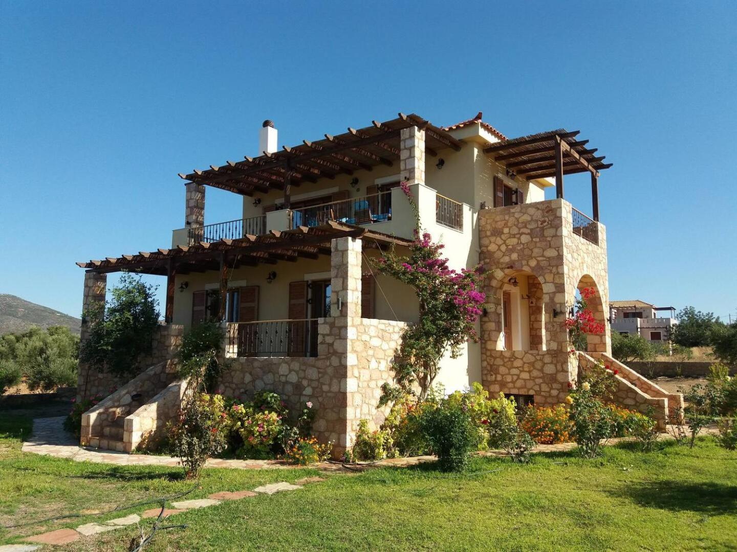 Villa “villa Othon-leni” *