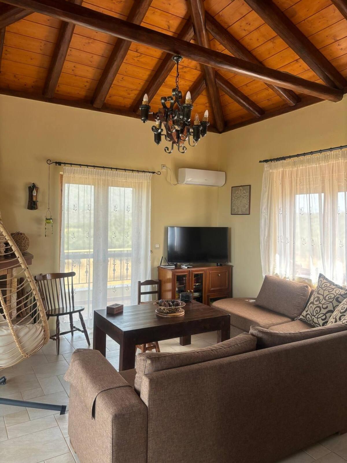 “villa Othon-leni” Villa *