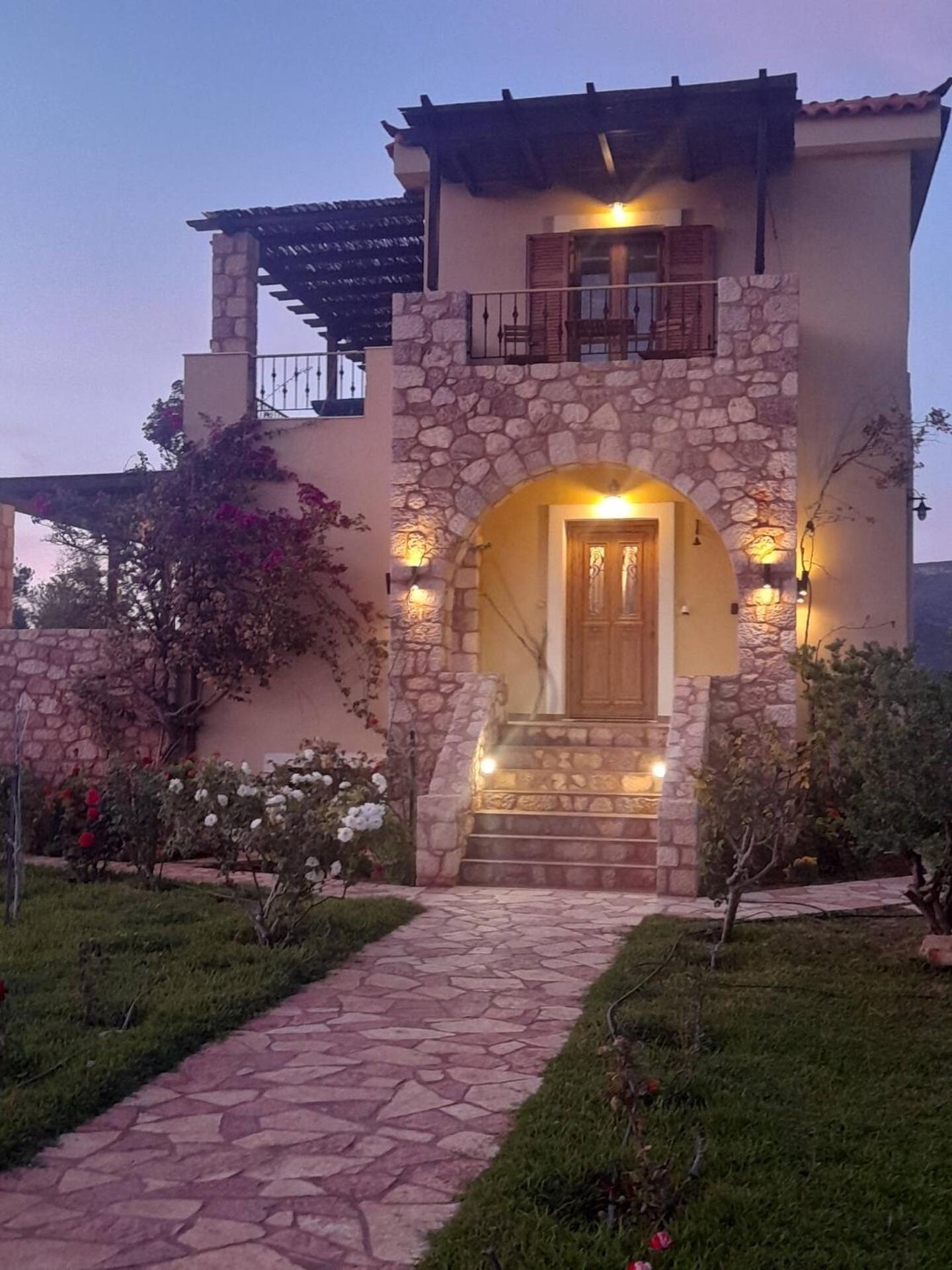 Villa “villa Othon-leni”